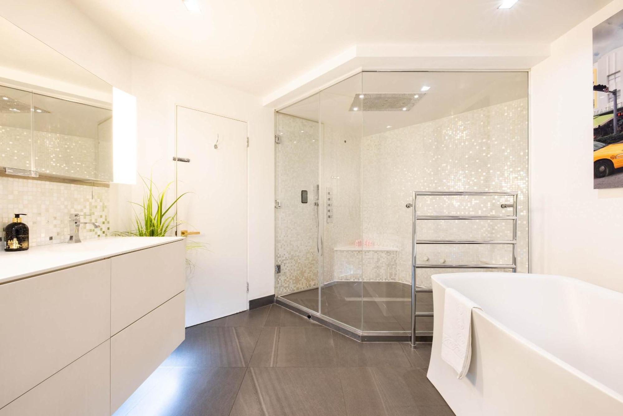 Amazingly Luxurious Loft Apartment, Soho - 3 Bedrooms, 2 Bath & Office London Eksteriør billede