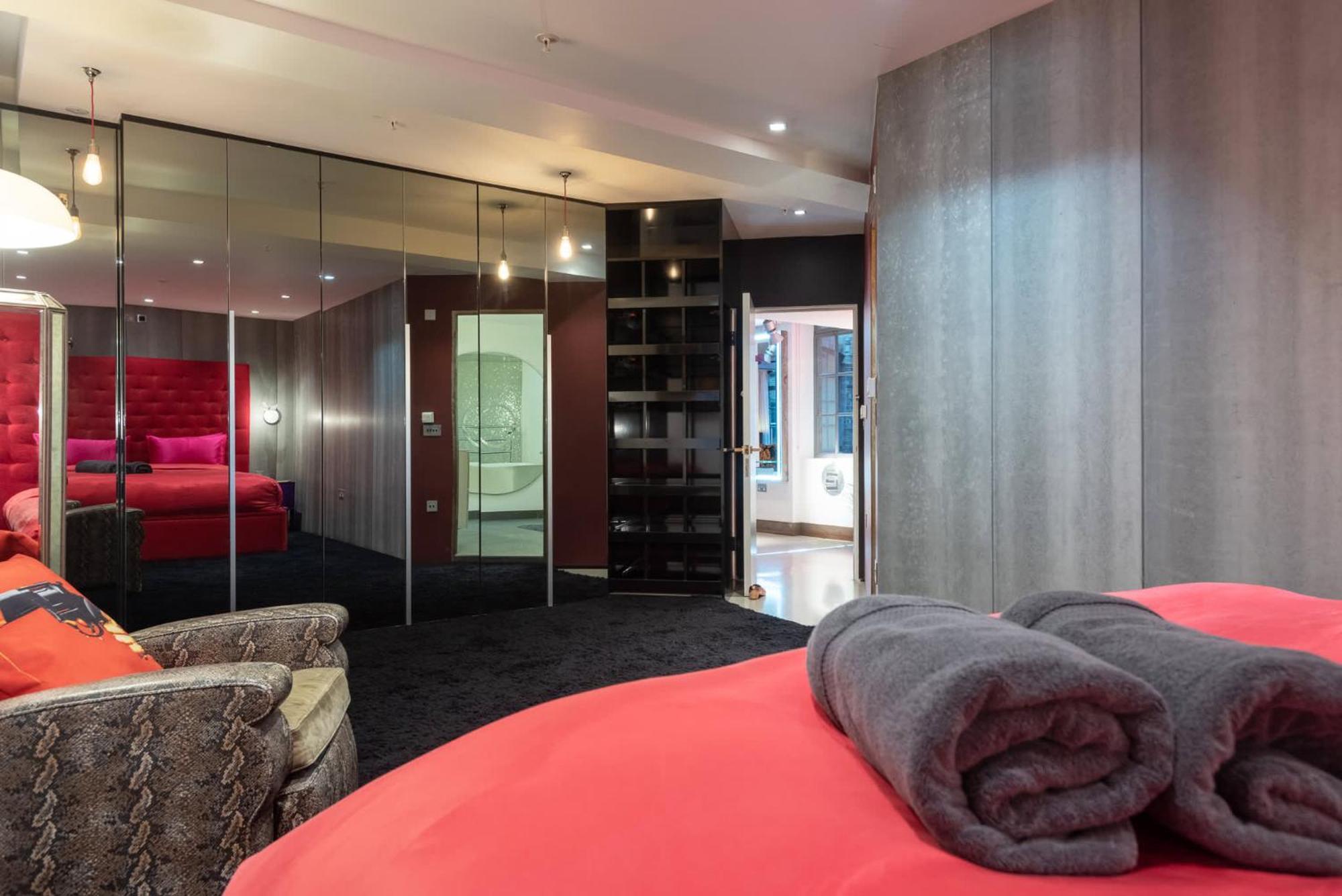 Amazingly Luxurious Loft Apartment, Soho - 3 Bedrooms, 2 Bath & Office London Eksteriør billede
