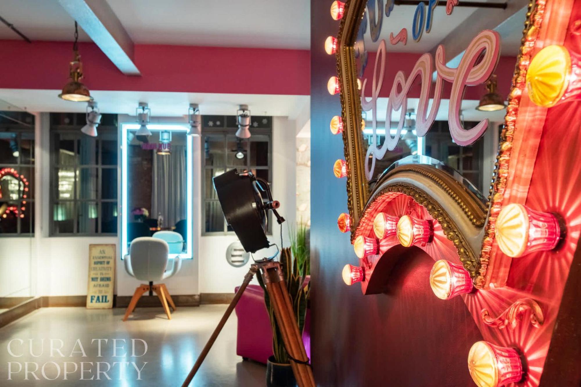 Amazingly Luxurious Loft Apartment, Soho - 3 Bedrooms, 2 Bath & Office London Eksteriør billede